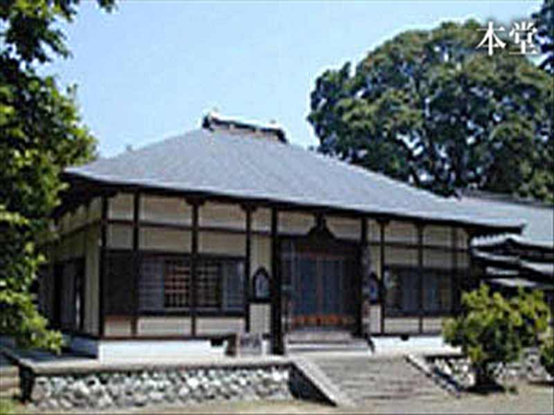 金剛寺　自然に包まれた本堂