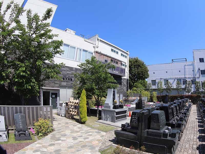 調布霊園　緑が豊かな墓域